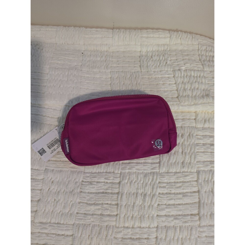 NWT Lululemon Everywhere Belt Bag